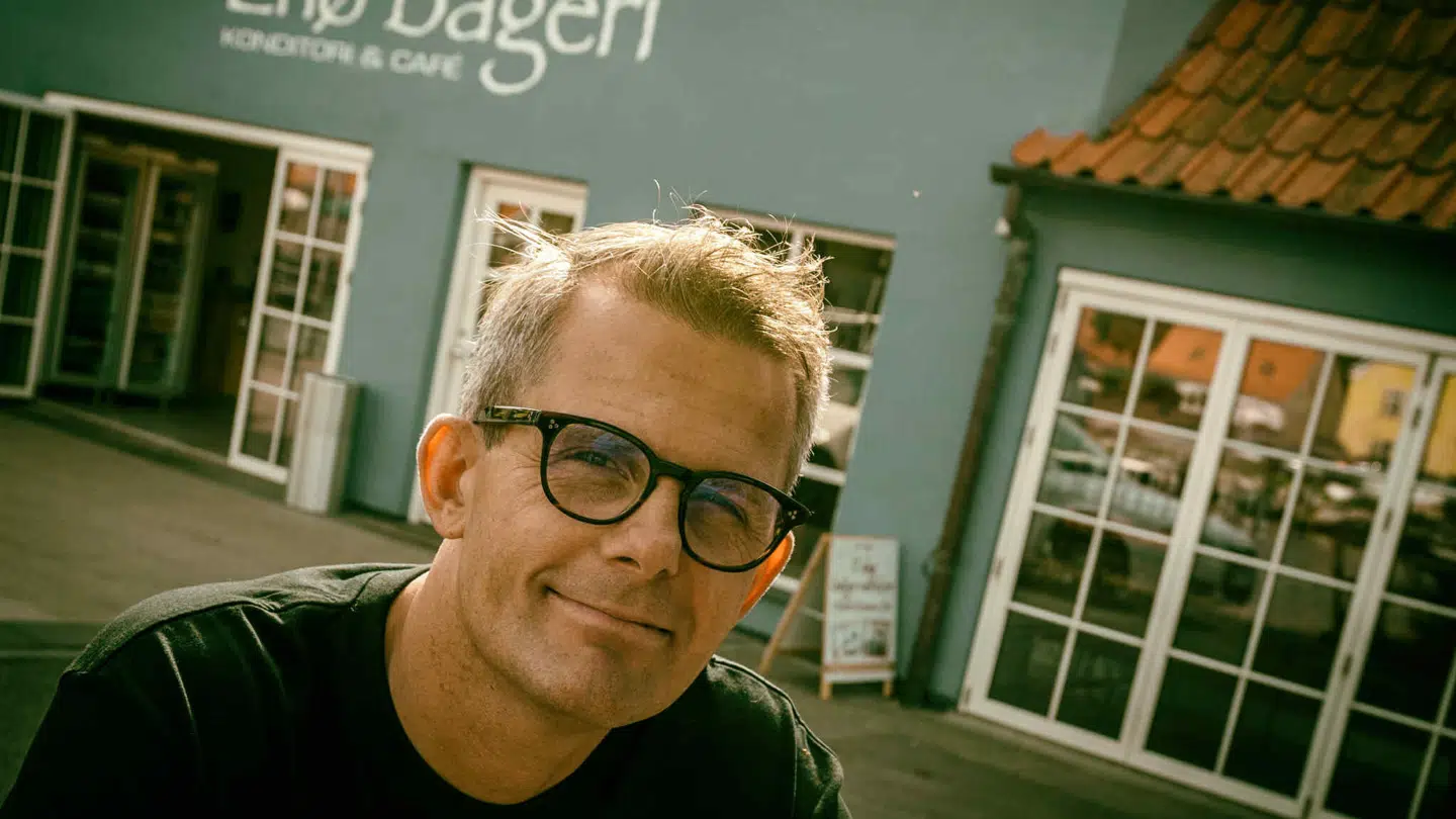 Klaus skal hæve priserne i sit bageri og bruge mere tid på papirarbejde, efter en ny EU-lov trådte i kraft onsdag i Danmark.