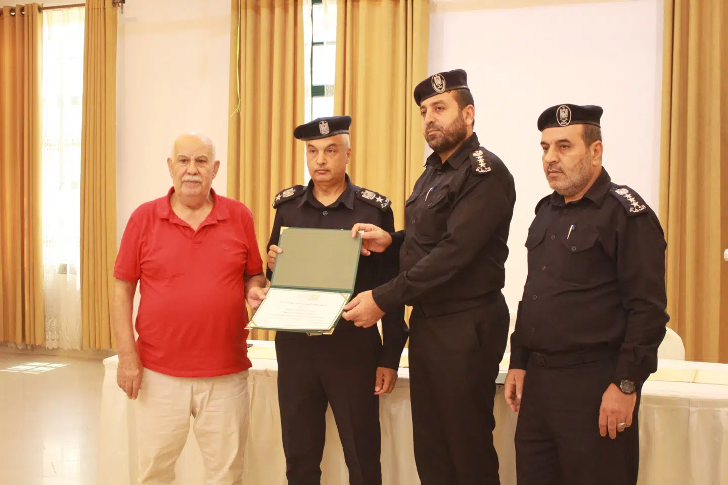 Her ses en af de gange, hvor Hamas-politifolk blev trænet af ICHR-organisationen. Foto: ICHR's Facebook.