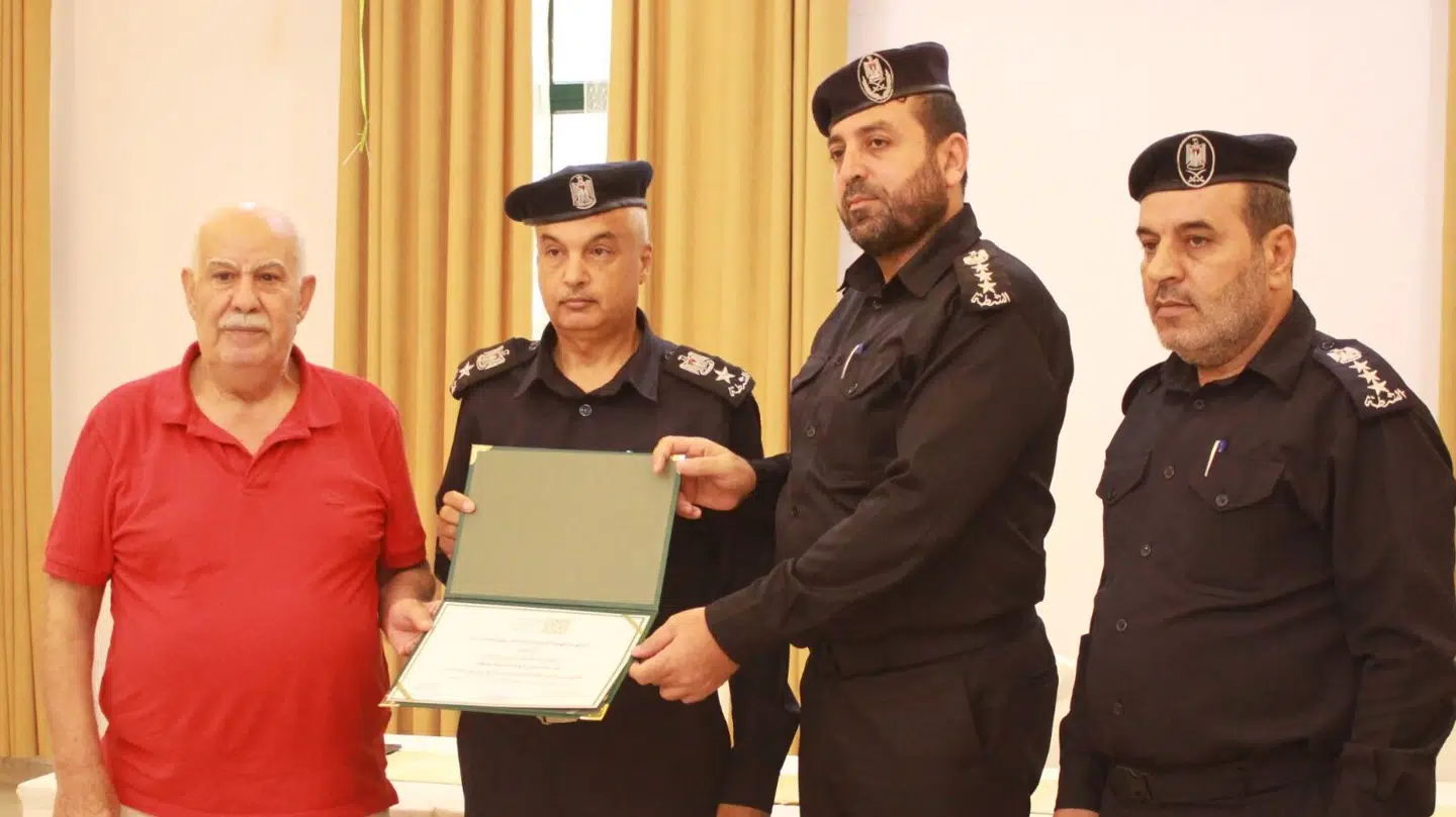 Her ses en af de gange, hvor Hamas-politifolk blev trænet af ICHR-organisationen.