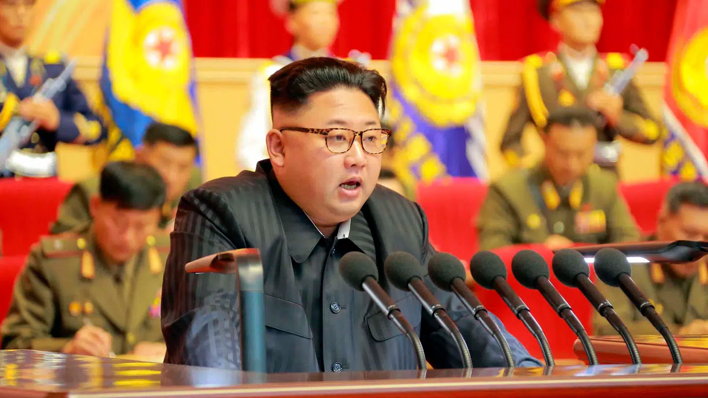 Kim Jong-un strammer endnu grebet og går nu til angreb mod kvinder med 'kapitalistiske' bryster.