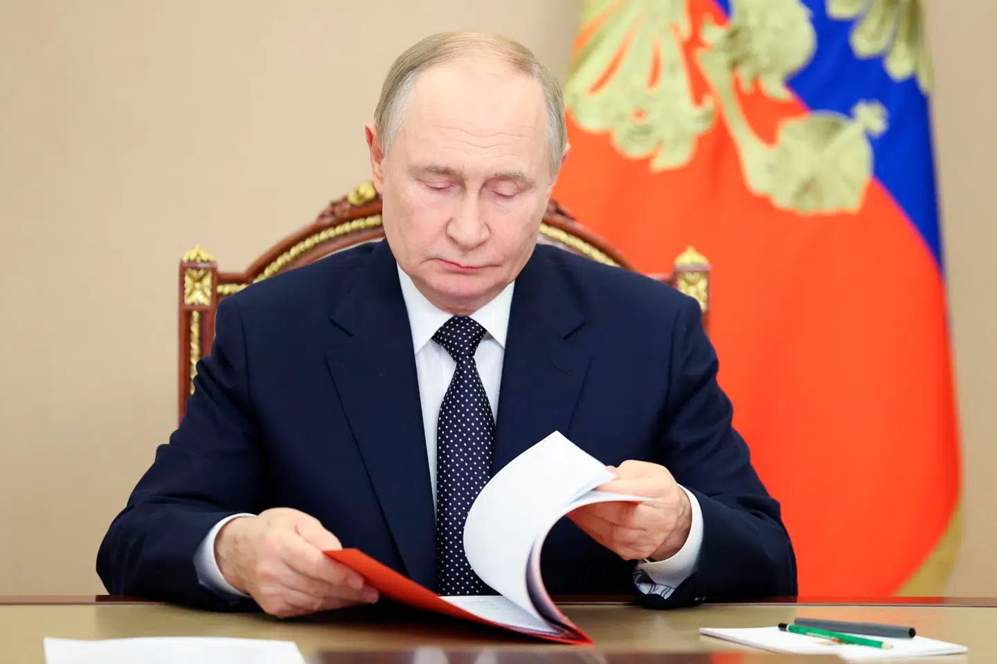 Vladimir Putin underskrev tirsdag et dekret, som gør det muligt langt hurtigere at sælge, hvad den russiske stat ejer. Dekretet er et modsvar på sanktionerne mod Rusland.