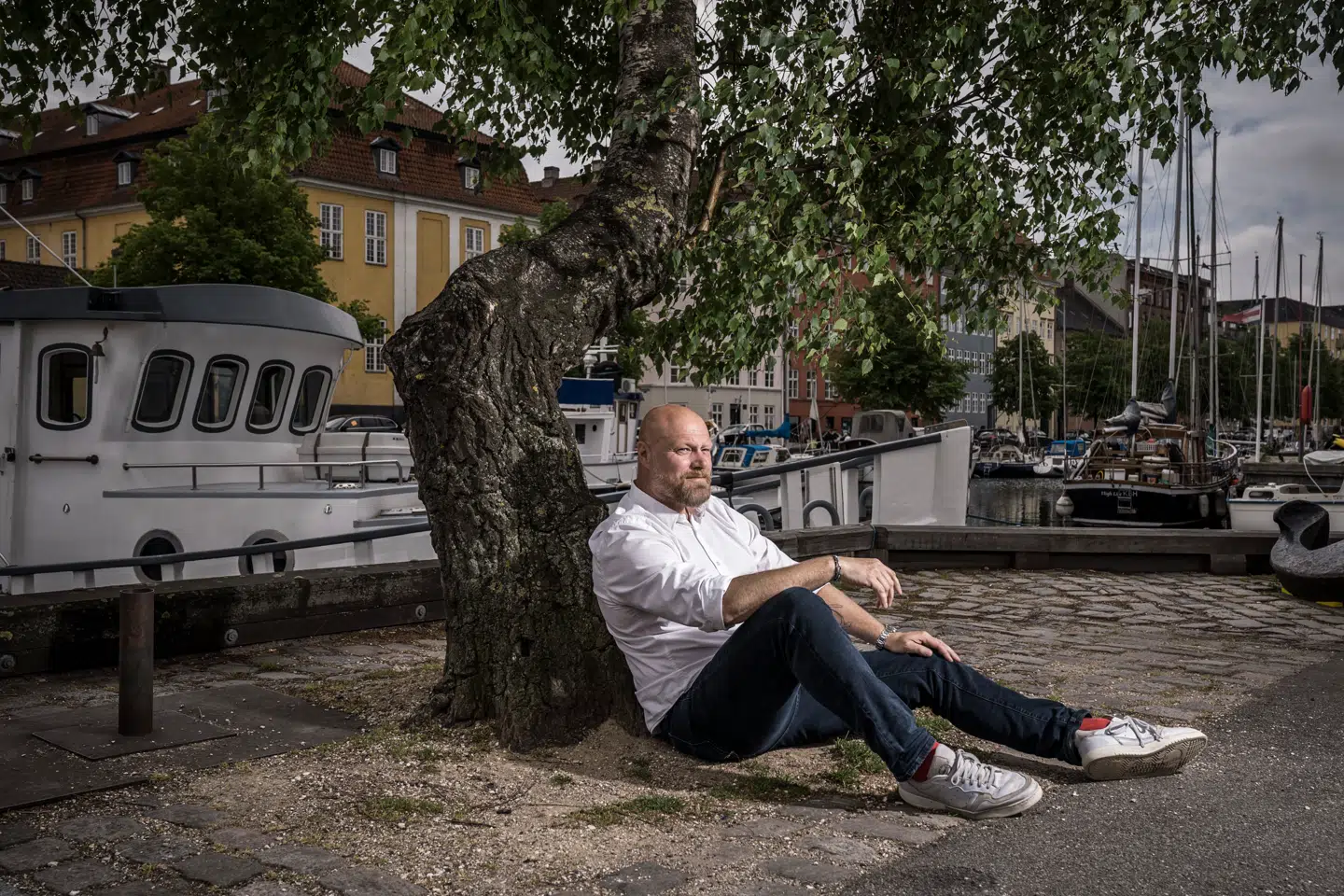 Mads Steffensen har efterhånden prøvet alt. For ét er, at han som regel får sovet for få timer, han har også store problemer med at falde i søvn. »I løbet af dagen klarer jeg det ret fint, uden at være træt. Men de dage, hvor jeg er så heldig at få sovet ordentligt igennem, kan jeg virkelig mærke en forskel.«