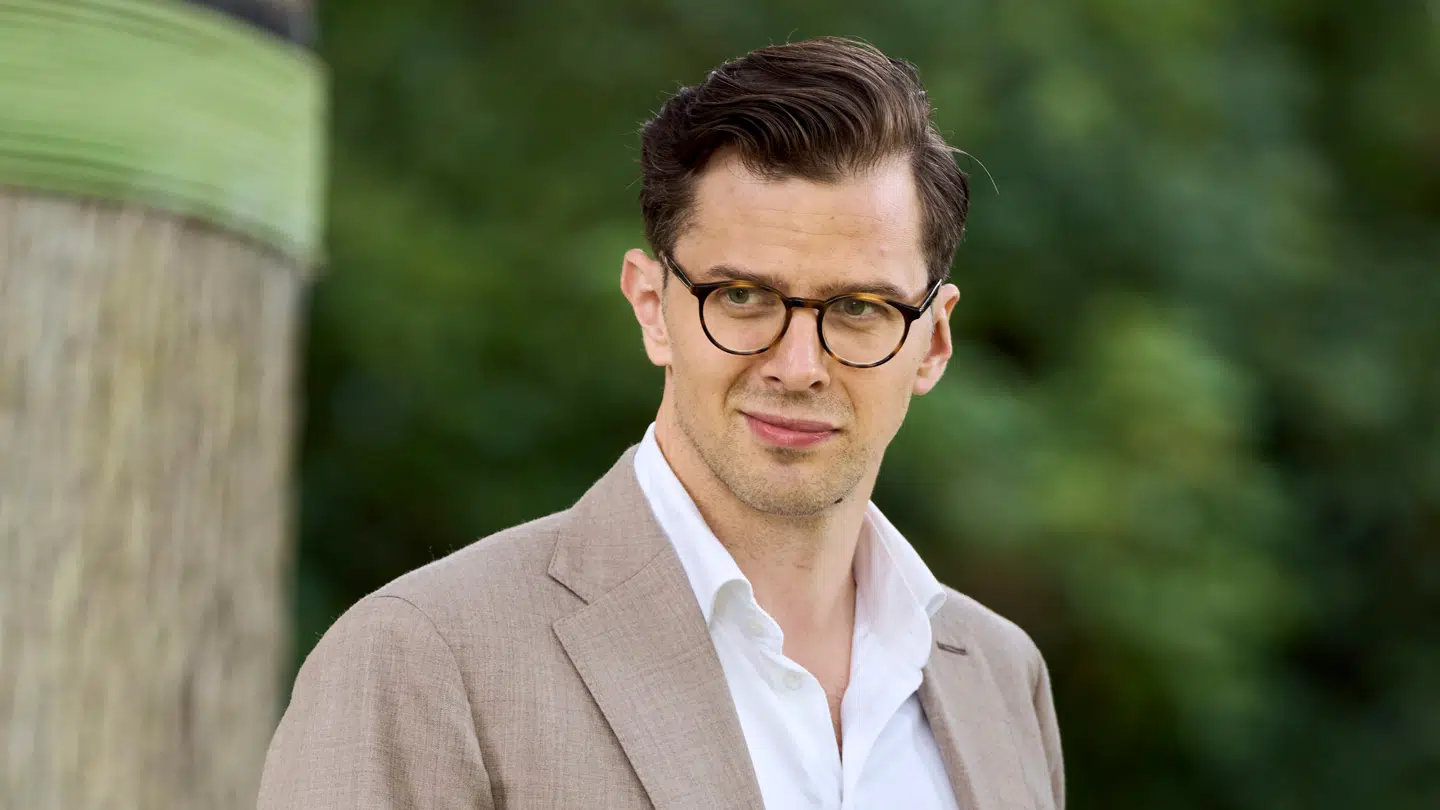 Partiformand Alex Vanopslagh (LA). Liberal Alliance holder pressemøde under deres sommergruppemøde på Egelund Slot tirsdag den 19. august