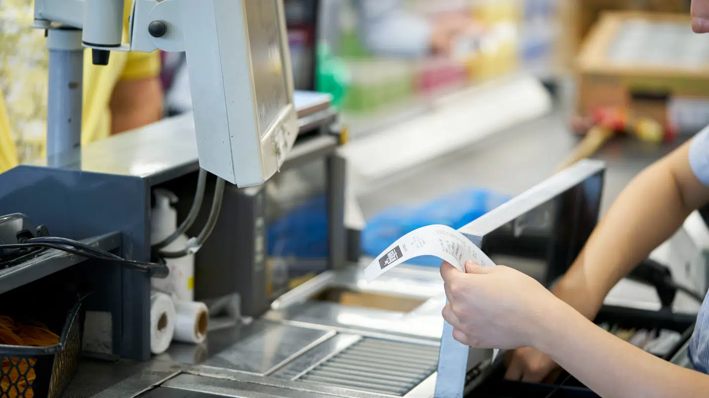 Danskerne kommer til at skulle betale mere for deres dagligvarer på grund af udenlandsk affald.