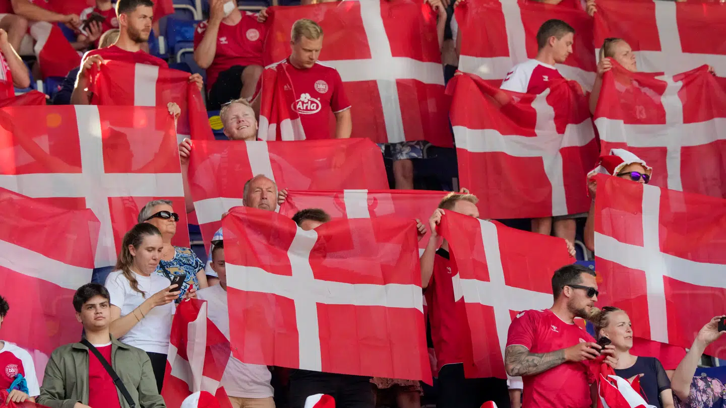 Danske landsholdsfans skal være varsomme, hvis de forsøger at få fingre i de eftertragtede billetter til verdensmesterskaberne.