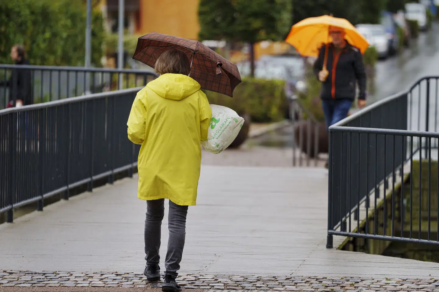 Det er om at finde regntøjet frem i weekenden. Her byder vejret nemlig på regn og rusk. (Arkivfoto).