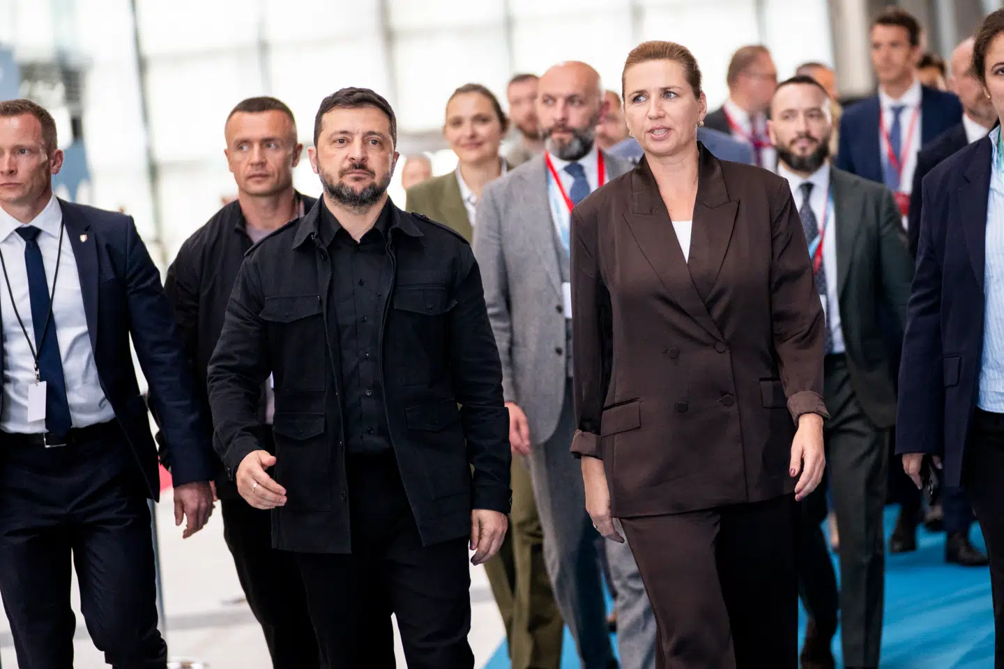 Statsminister Mette Frederiksen og Ukraines præsident, Volodymyr Zelenskyj, holdt torsdag eftermiddag et fælles pressemøde efter afslutningen på et topmøde, der blev afholdt i Bella Center i København.