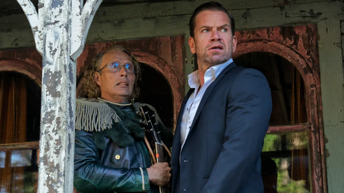 Manfred tror, han er John Lennon, og det giver broderen Anker en del problemer.