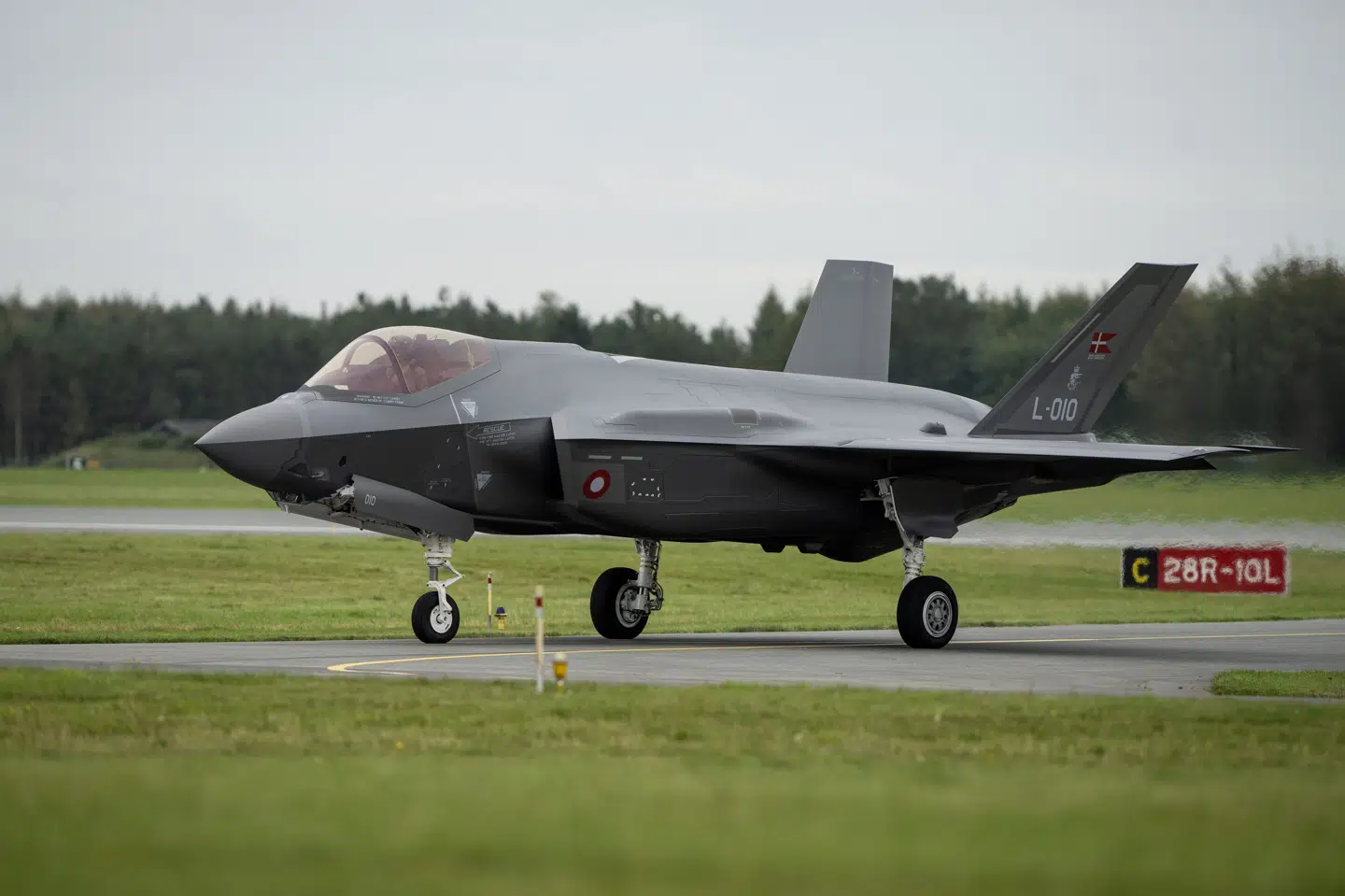 Danmark har to F-35-kampfly i beredskab i forhold til at kunne støtte Polen og Natos østlige flanke efter russiske aggressioner. (Arkivfoto).