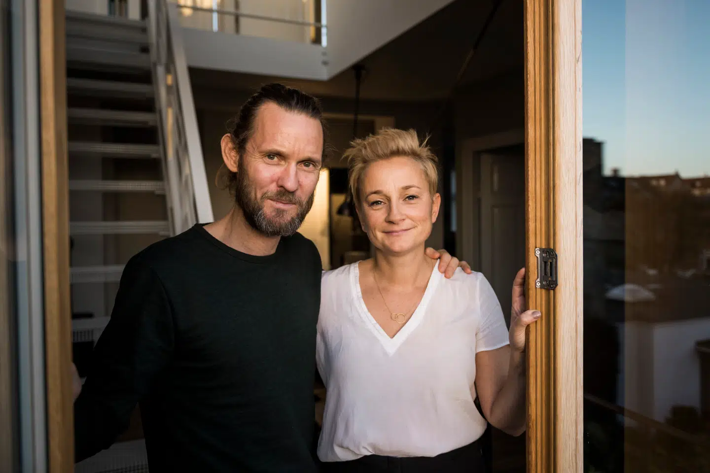 Tv-vært Ane Cortzen og hendes mand arkitekt Benjamin Weber i deres tidligere hjem – senest flyttede familien til en lejlighed i København, og nu har de købt en villa i Klampenborg.