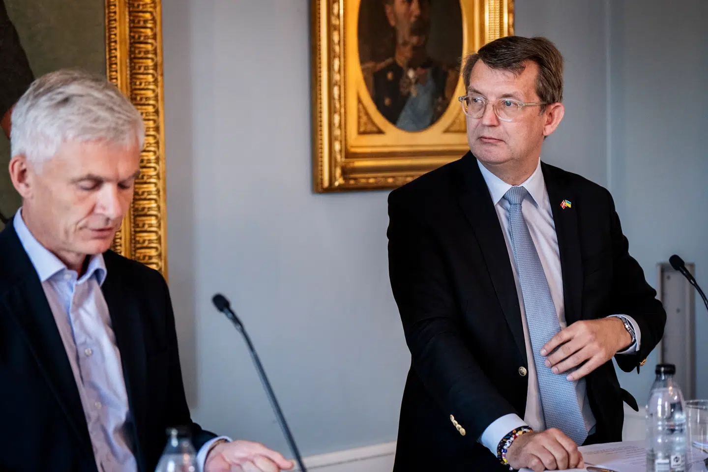 Forsvarsminister Troels Lund Poulsen (V) og chef for Forsvarets Efterretningstjeneste, Thomas Ahrenkiel, under pressemøde på Kastellet.