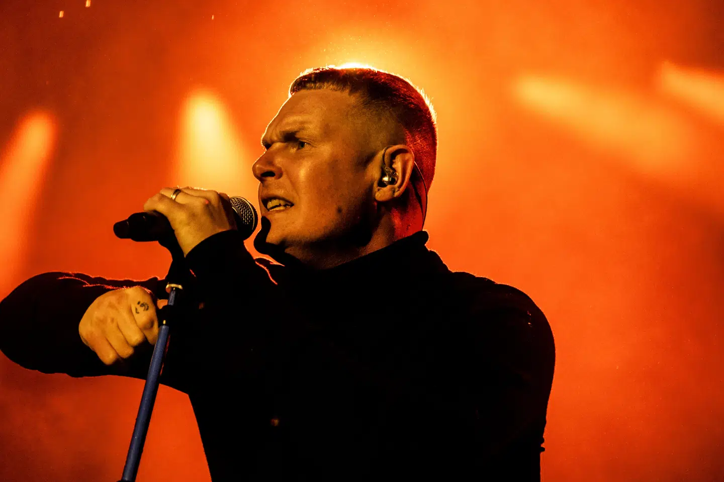 I løbet af foråret og sommeren i år har The Minds of 99 med Niels Brandt i front spillet på en række festivaler, herunder Jelling Festival 29. maj, hvor Niels Brandt er fotograferet. I marts og april 2026 skal bandet spille i alt seks koncerter i Herning og København, og fredag er der udsolgt af billetter. (Arkivfoto).