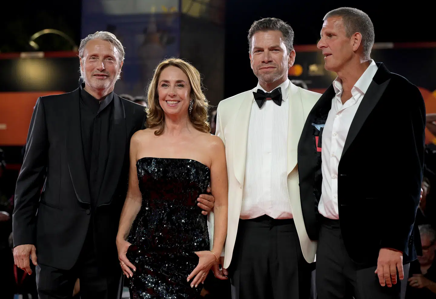 Mads Mikkelsen, Sofie Gråbøl, Nikolaj Lie Kaas og Anders Thomas Jensen på den røde løber under filmefestivalen i Venedig i slutningen af august.