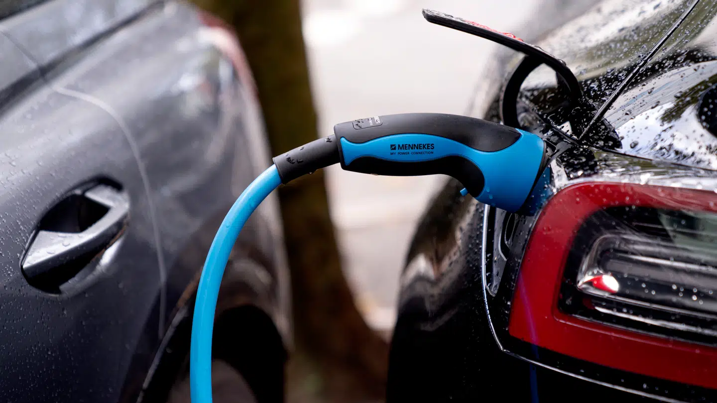 Købere af elbiler køber til at blive ramt af en afgiftshammer, der får priserne til at stige.