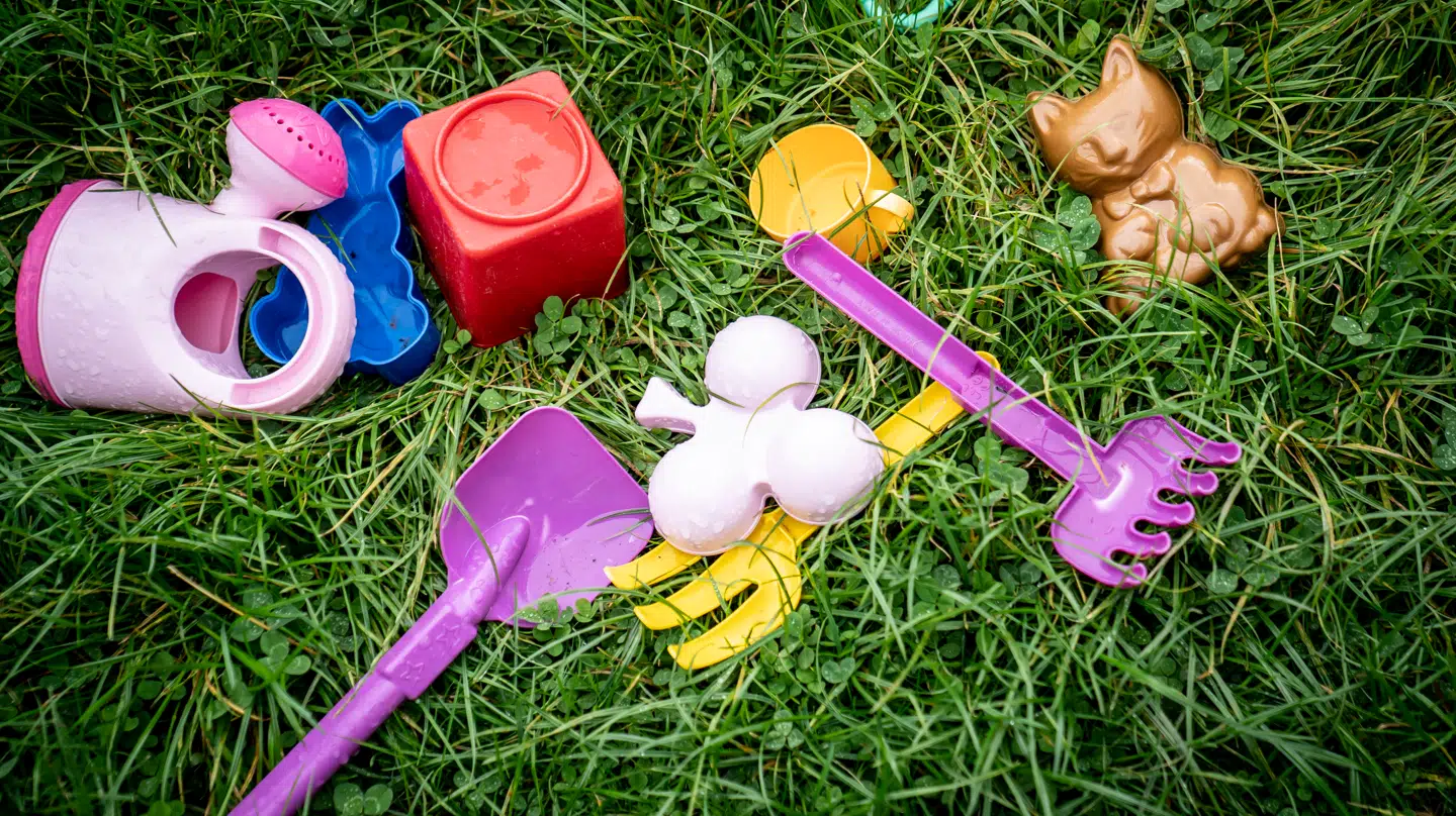 Fremover skal varer, der indeholder mikroplast, mærkes korrekt, hvis de skal sælges i butikkerne. Nogle varer må slet ikke sælges.