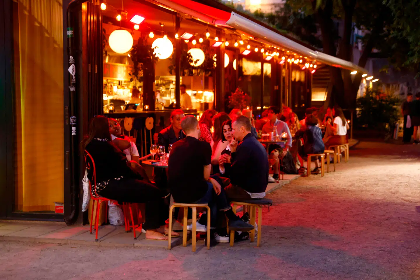 Stockholm er blevet et gastronomisk mekka, som sagtens tåler sammenligning med København. Meget ligger i byens centrum, men de mest interessante restauranter ligger ofte i byens yderkvarterer.