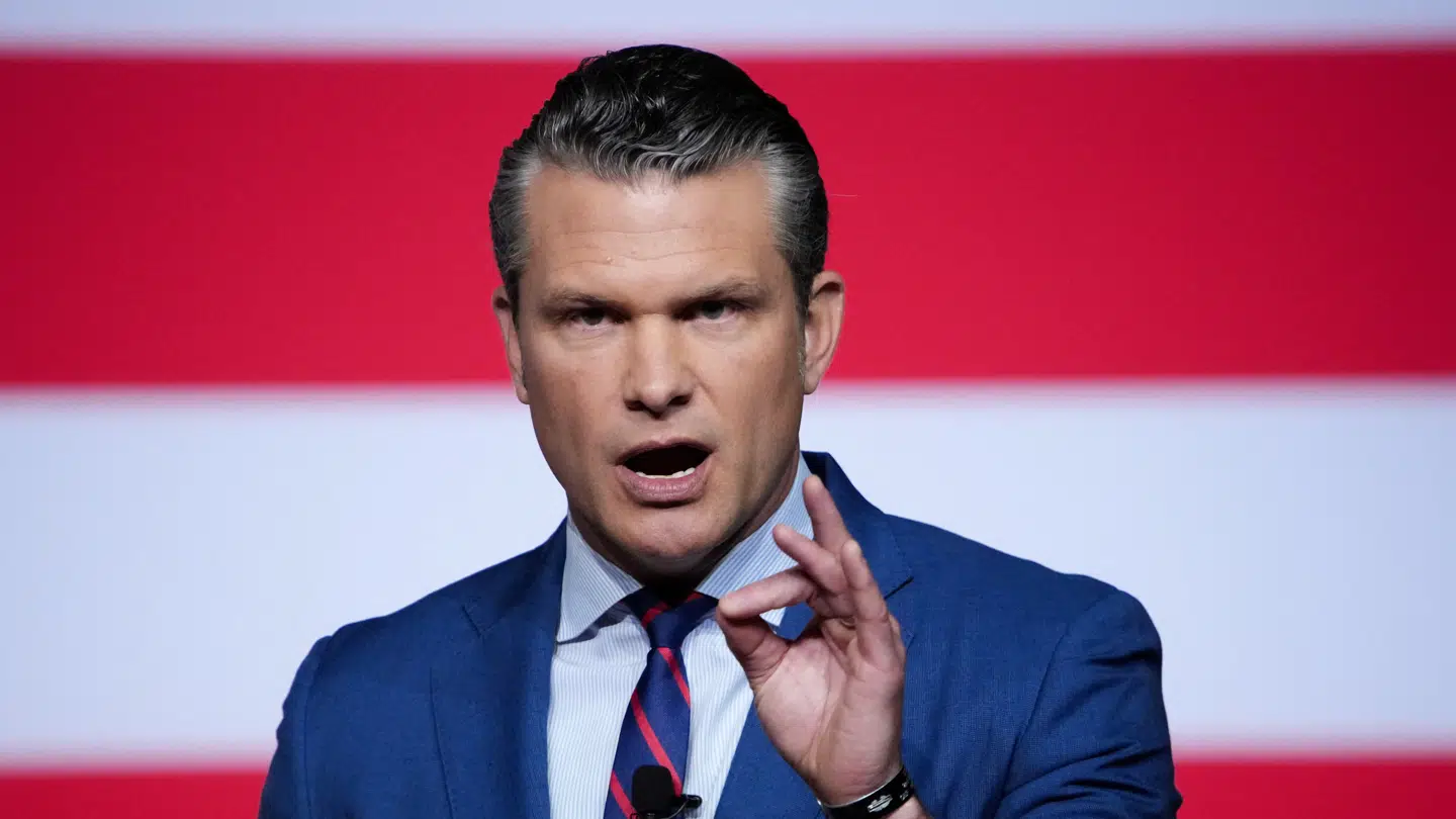Pete Hegseth melder ud.