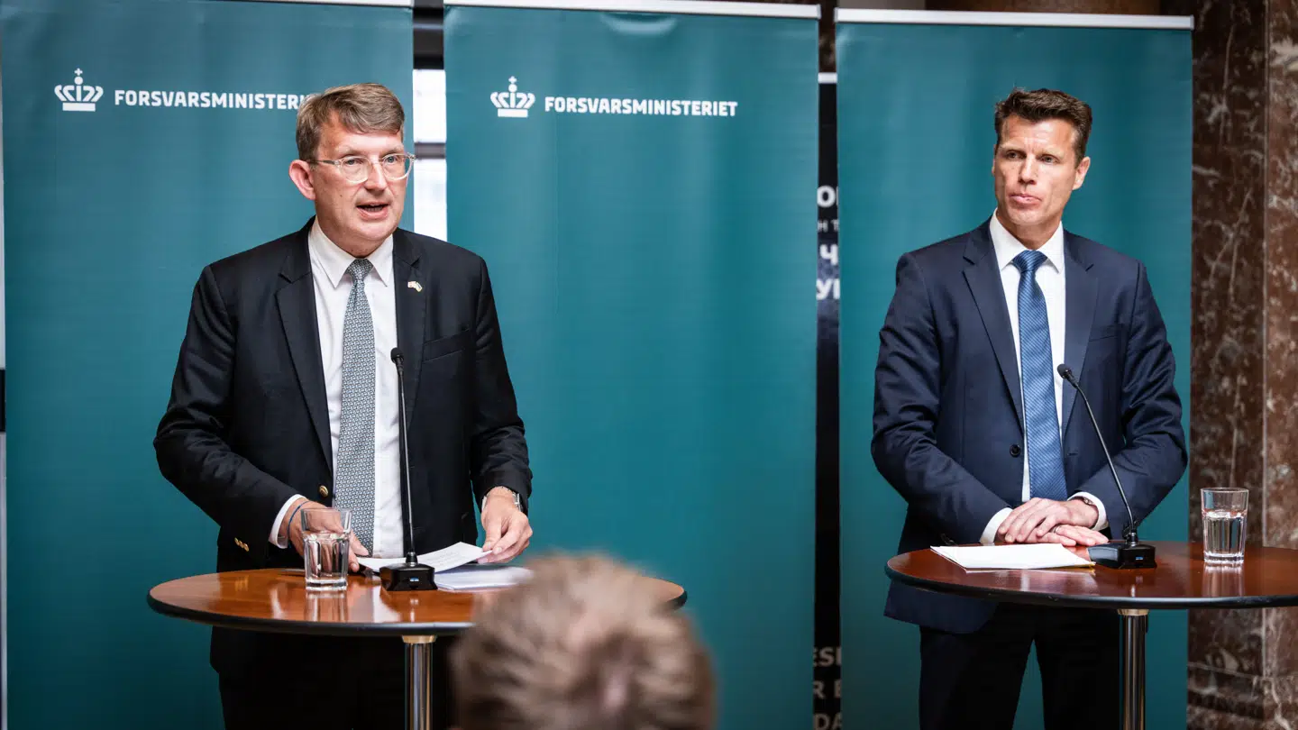 FOTO: Forsvarsminister Troels Lund Poulsen (V) og chefen for Center for Cybersikkerhed (CFCS) Thomas Flarup holder pressemøde om trusselsniveau for destruktive cyberangreb i Forsvarsministeriet, København, tirsdag den 4. juni 2024. (Foto: Unknown/Scanpix 2024)