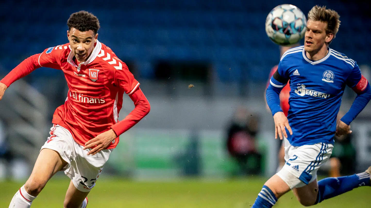 Hugo Ekitike i aktion for Vejle Boldklub.