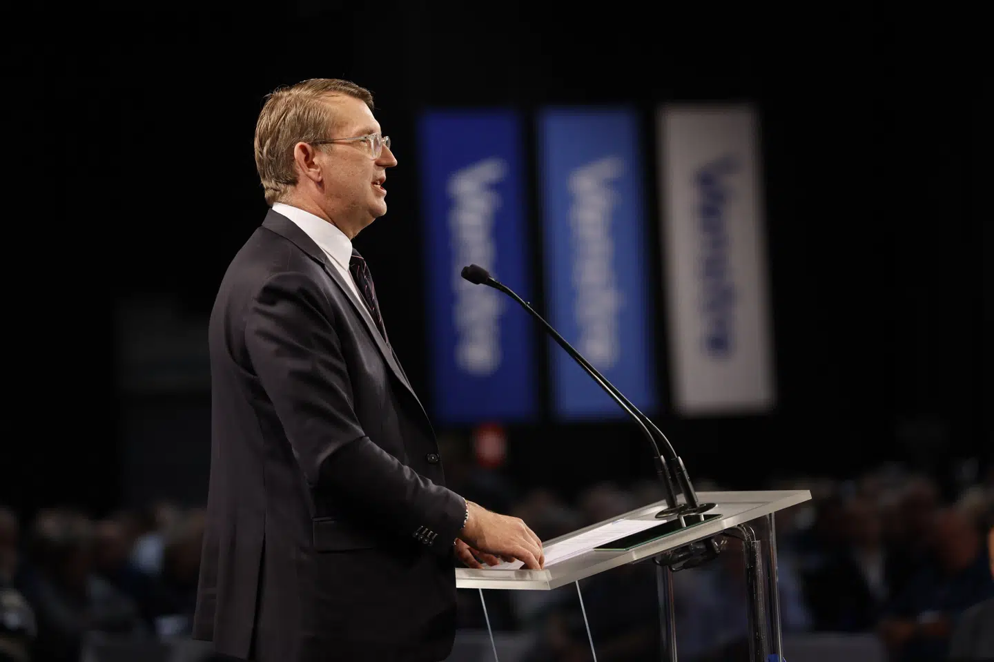 Venstre-formand Troels Lund Poulsen vil se på at sænke moms på fødevarer, siger han på landsmøde i Odense.