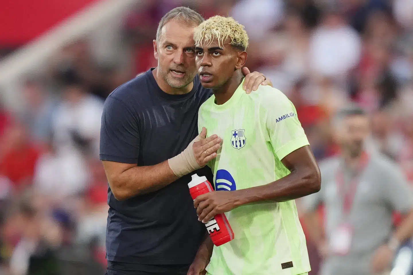 Hansi Flick må se bort fra Lamine Yamal søndag i Sevilla. Muligvis er Barcelona-esset ude længere end først antaget.