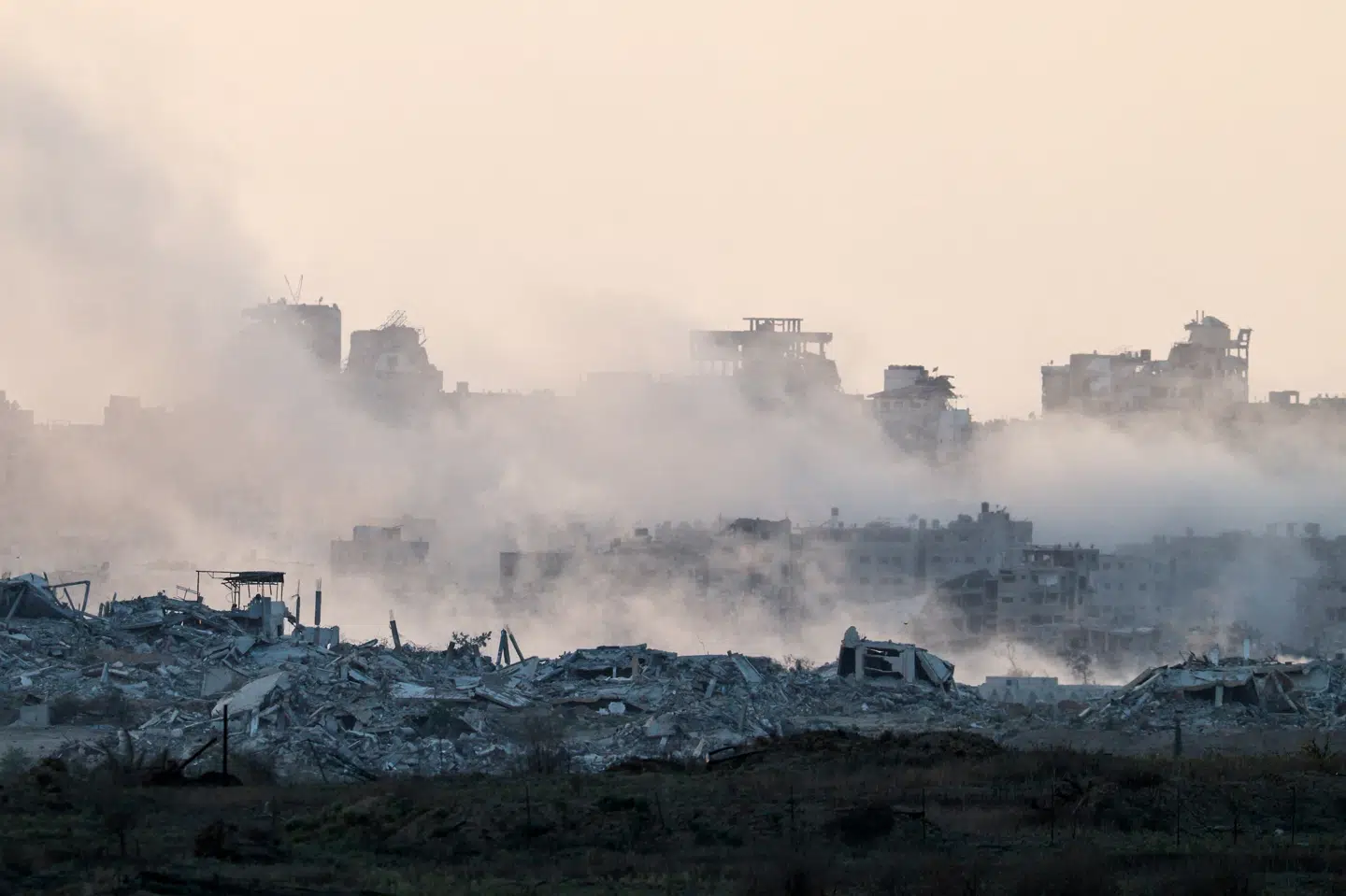 På trods af krav fra Trump har Israel lørdag fortsat sine angreb mod Gaza.