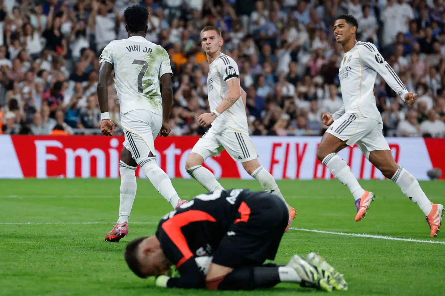 Real Madrids stjerner fik hul på bylden efter pausen og sendte bolden ind bag Arnau Tenas tre gange.