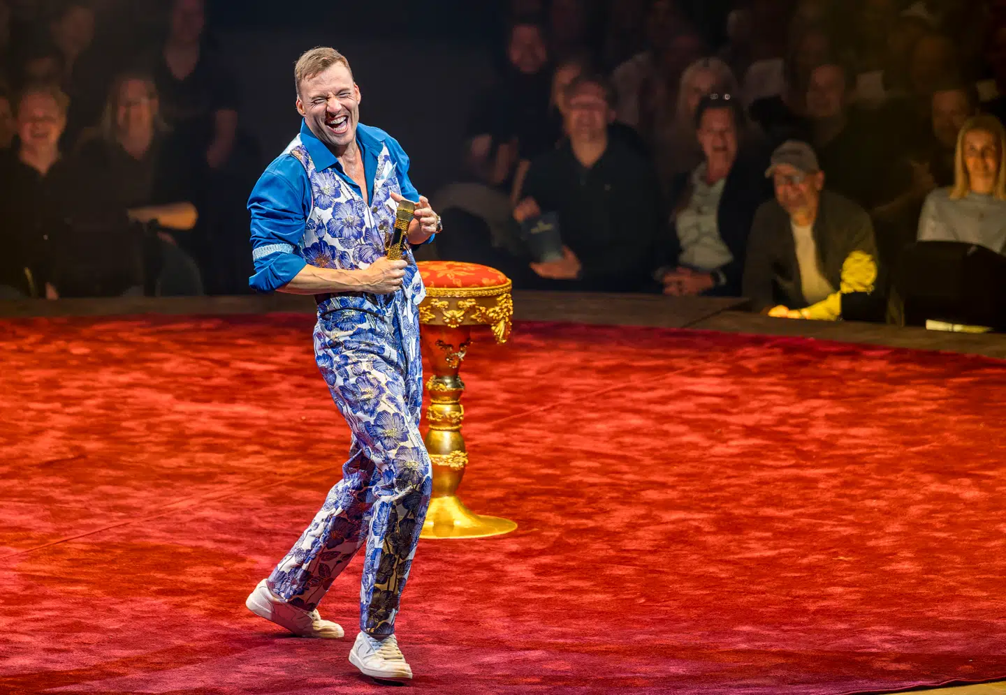 Showet lørdag aften i Royal Arena var Simon Talbots hidtil største. Og bedste, mener Berlingskes anmelder. For Talbot kan noget helt særligt.