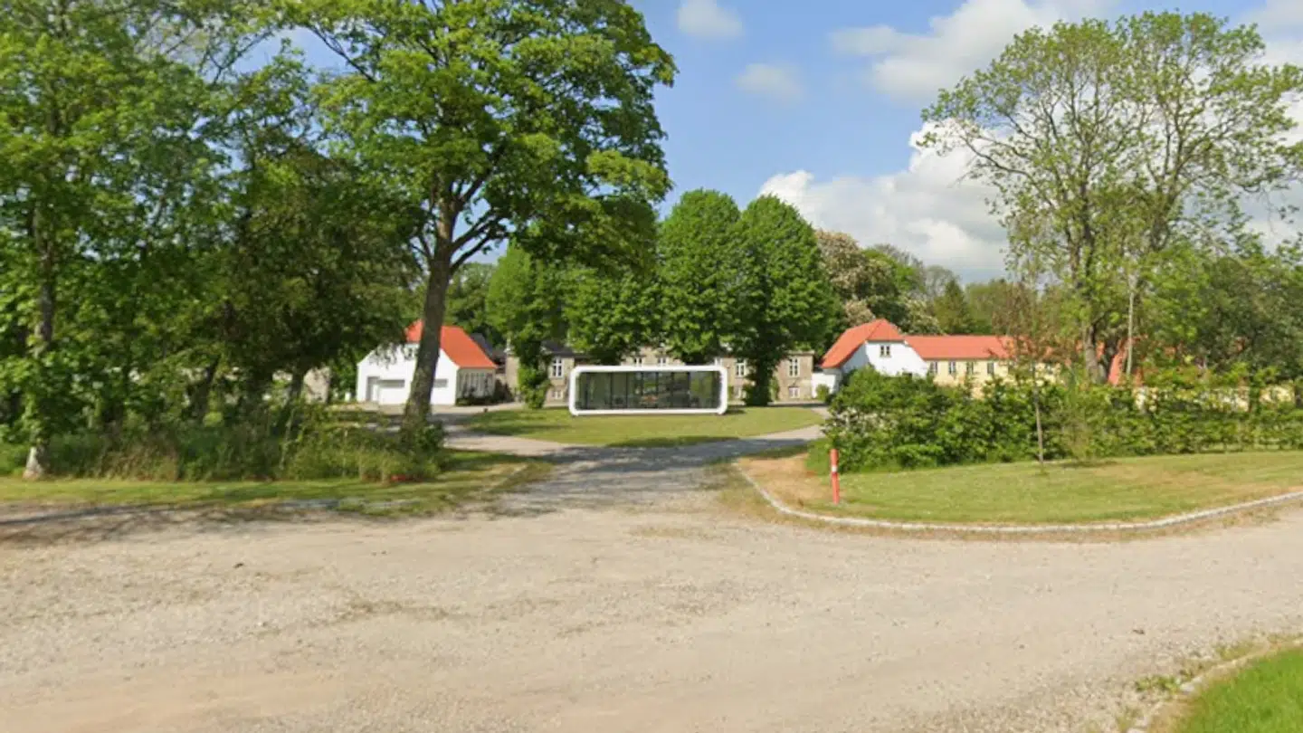 Herinde bag træerne ligger hovedbygningen af Bødstrup Gods gemt.