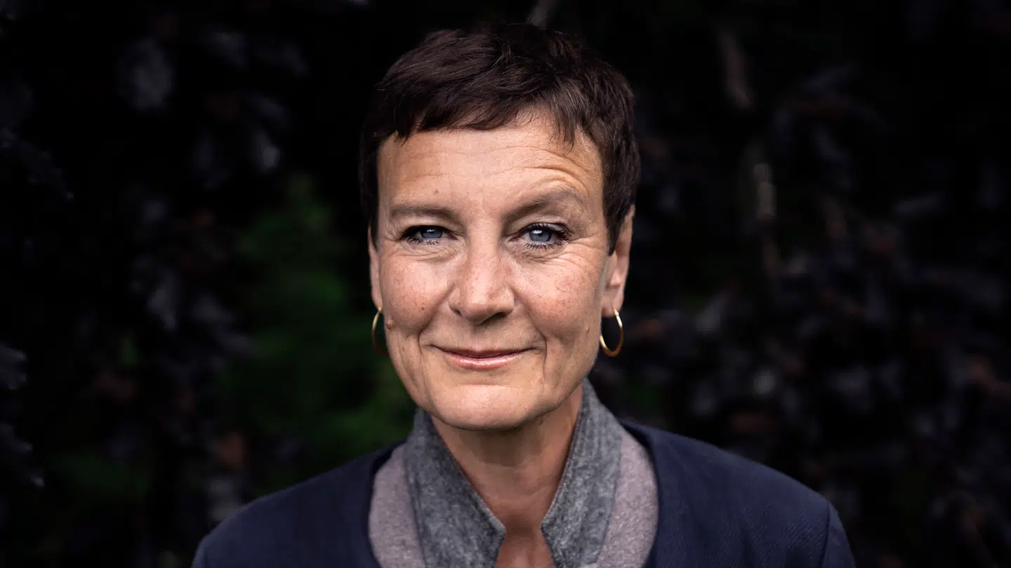 (Arkiv) TV 2-vært Janni Pedersen har gennem sin karriere flere gange modtaget grimme beskeder. Hun håber at starte en samtale, som kan skabe bedre vilkår for den offentlige debat.