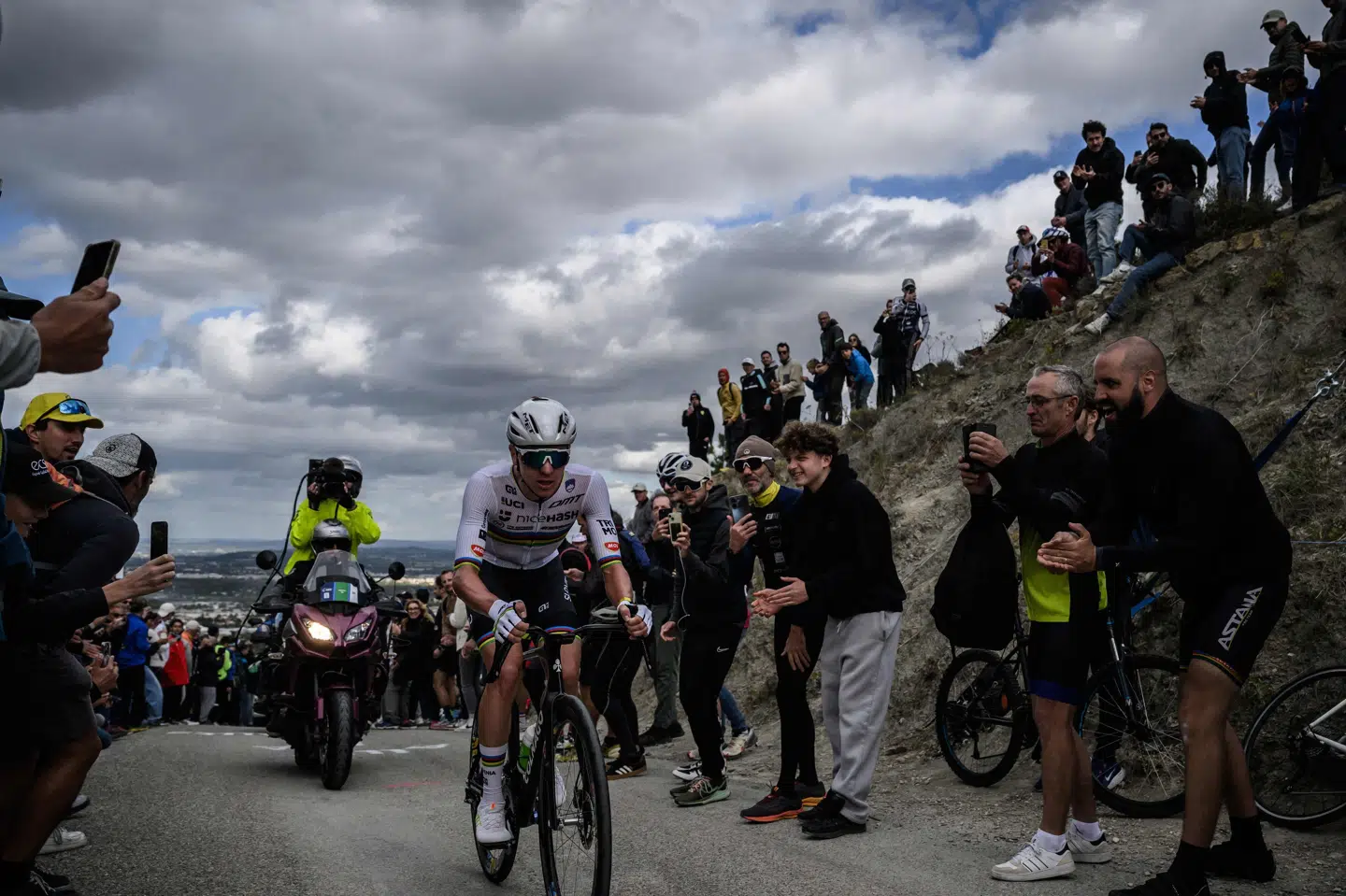 Tadej Pogacar kørte de sidste 75 kilometer solo, da han tog sin første EM-titel.