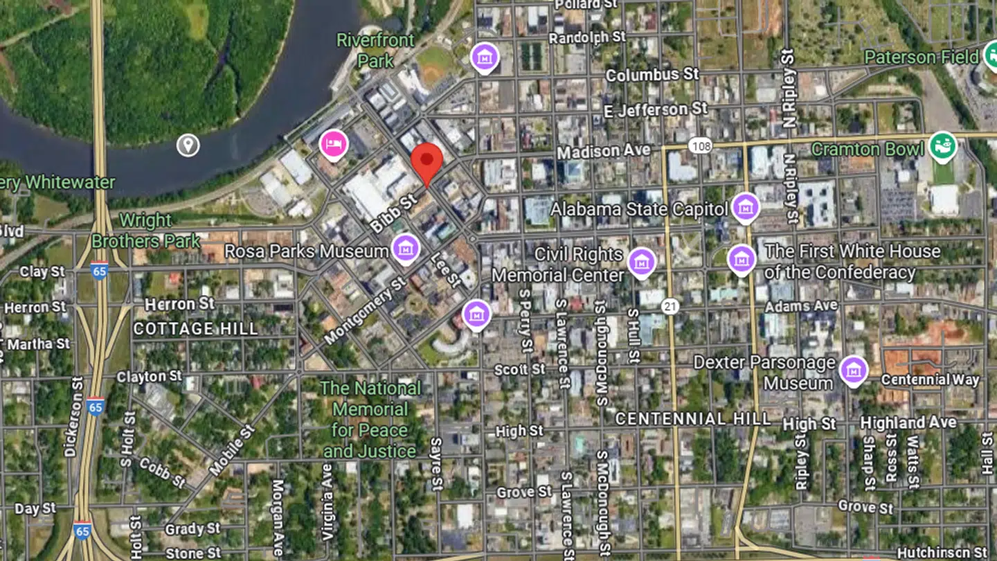 Skyderiet fandt sted nær Bibb Street og Commerce Street og efterlod 14 personer såret.