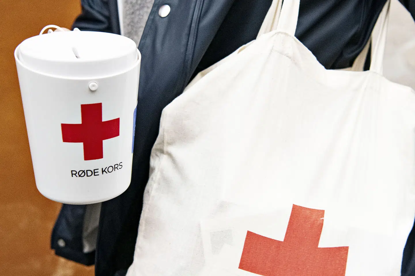 Cirka 200.000 husstande har støttet årets Røde Kors-indsamling, som også var præget af regnvejr i Jylland. (Arkivfoto).