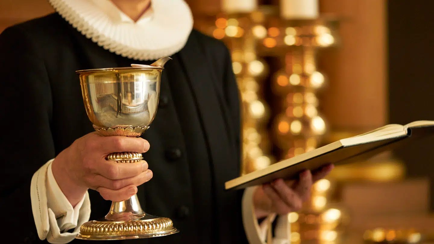 Præstemanglen i Vestjylland er så stor, at der nu lokkes med lidt af hvert.