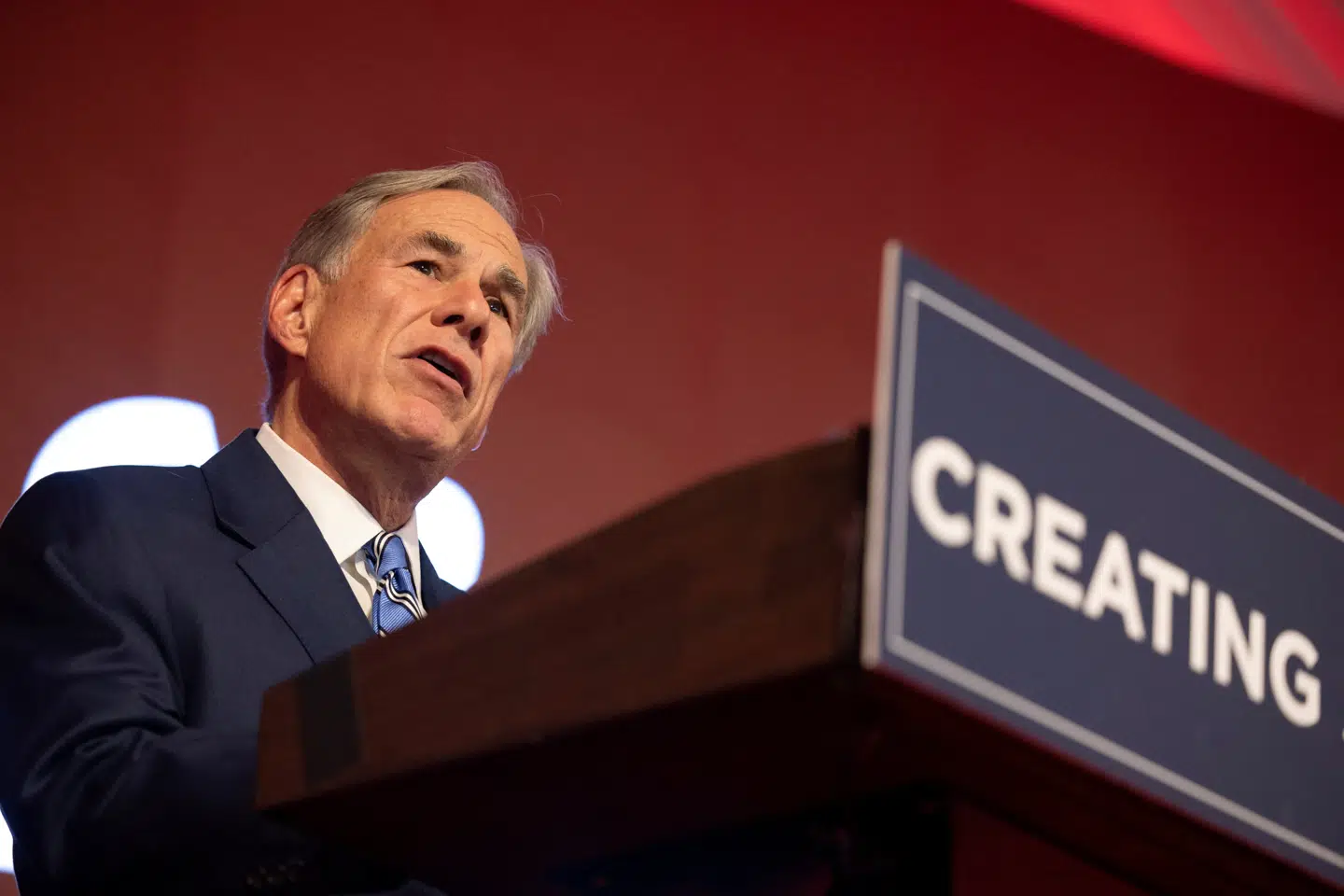 Den republikanske guvernør i Texas, Greg Abbott, bakker op om Trumps planer.