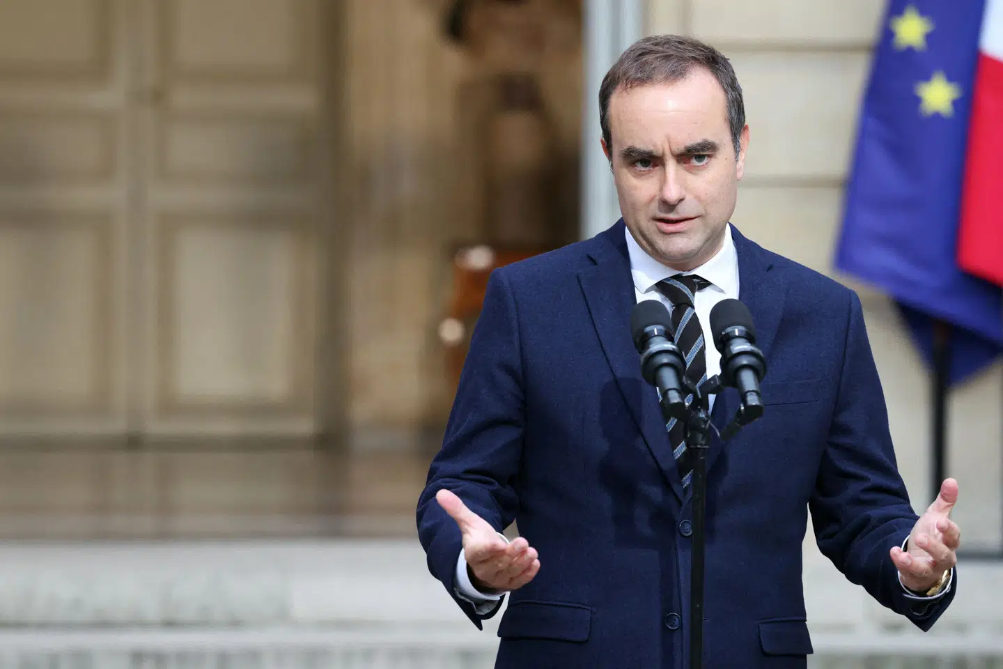 Frankrigs nyvalgte premierminister, Sébastien Lecornu, træder tilbage fra posten.