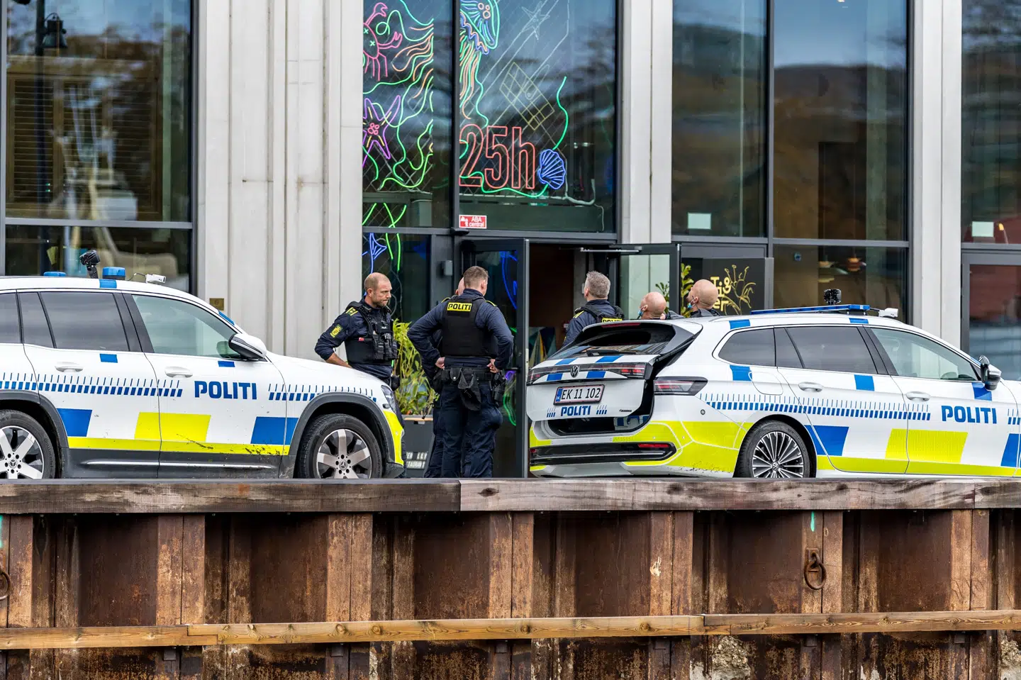 Københavns Politi var sammen med beredskabet til stede på Papirøen i København, hvor en mand blev fundet død. (Arkivfoto).
