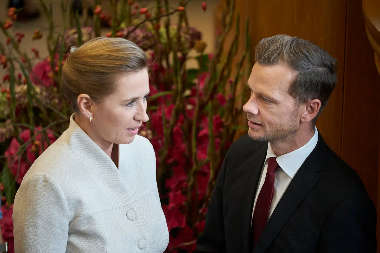 Justitsminister Peter Hummelgård (S) mener ikke, at der er noget at kritisere nogen for – Justitsministeriet og Statsministeriet nåede selv frem til, at der ikke var gemt sms-rester på computere, og derfor var der ikke nogen grund til at følge anbefalingerne fra Center for Cybersikkerhed.