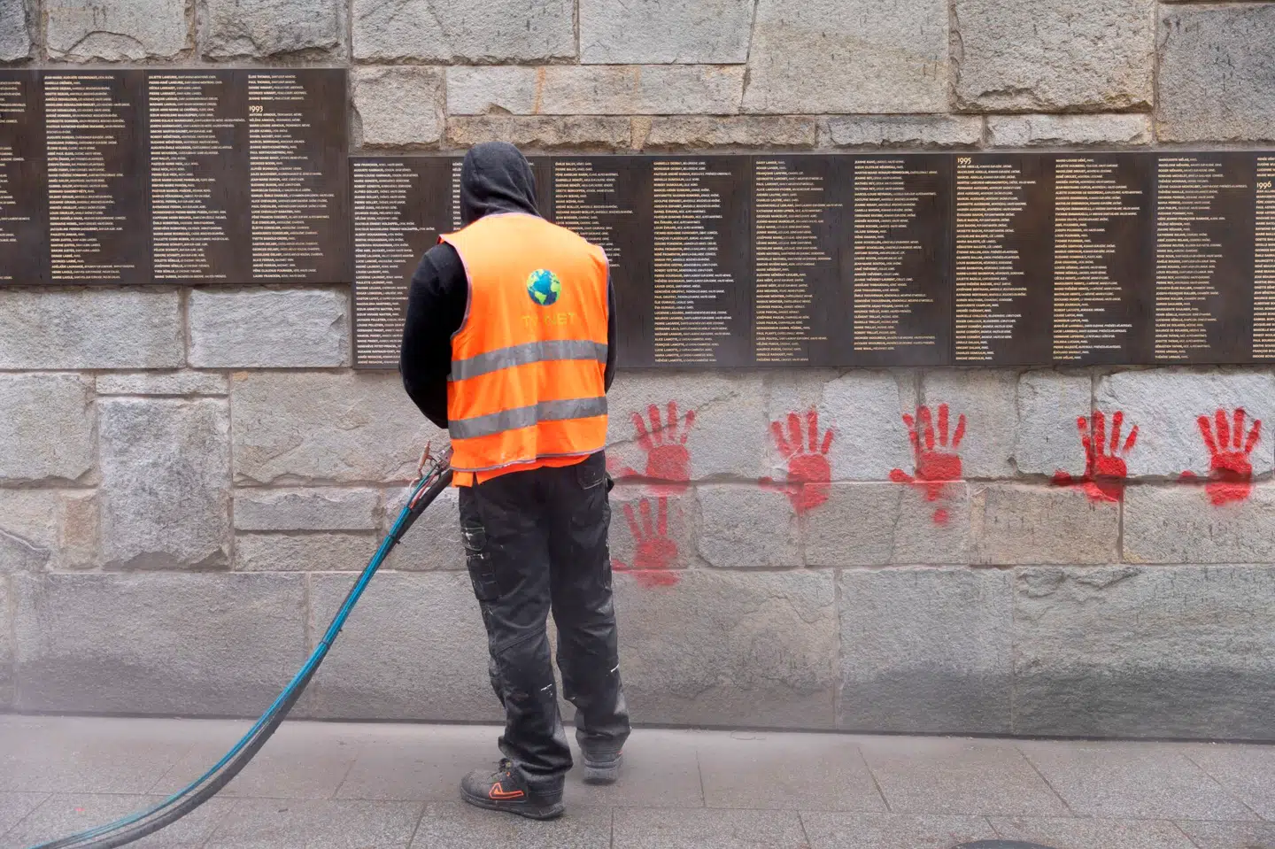 Hærværk på Mémorial De La Shoah sidste år. Arkivfoto: Antonin Utz, Scanpix