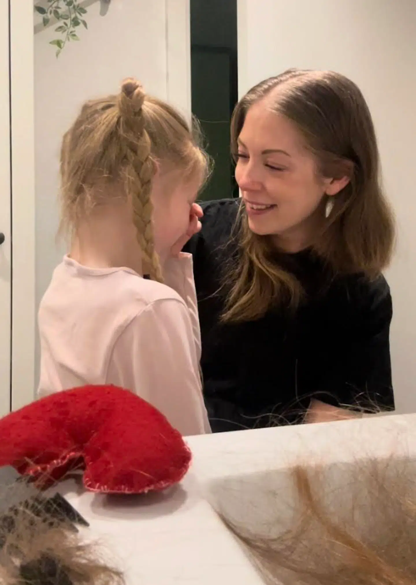 Sådan så det ud, da Felina og Lea-Sofie klippede håret.