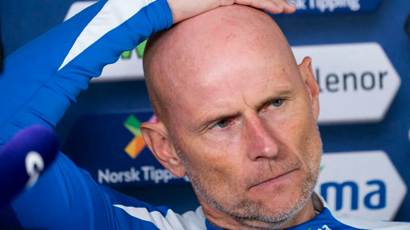 Den norske landstræner Ståle Solbakken har nok at tænke på foruden den politiske uro.