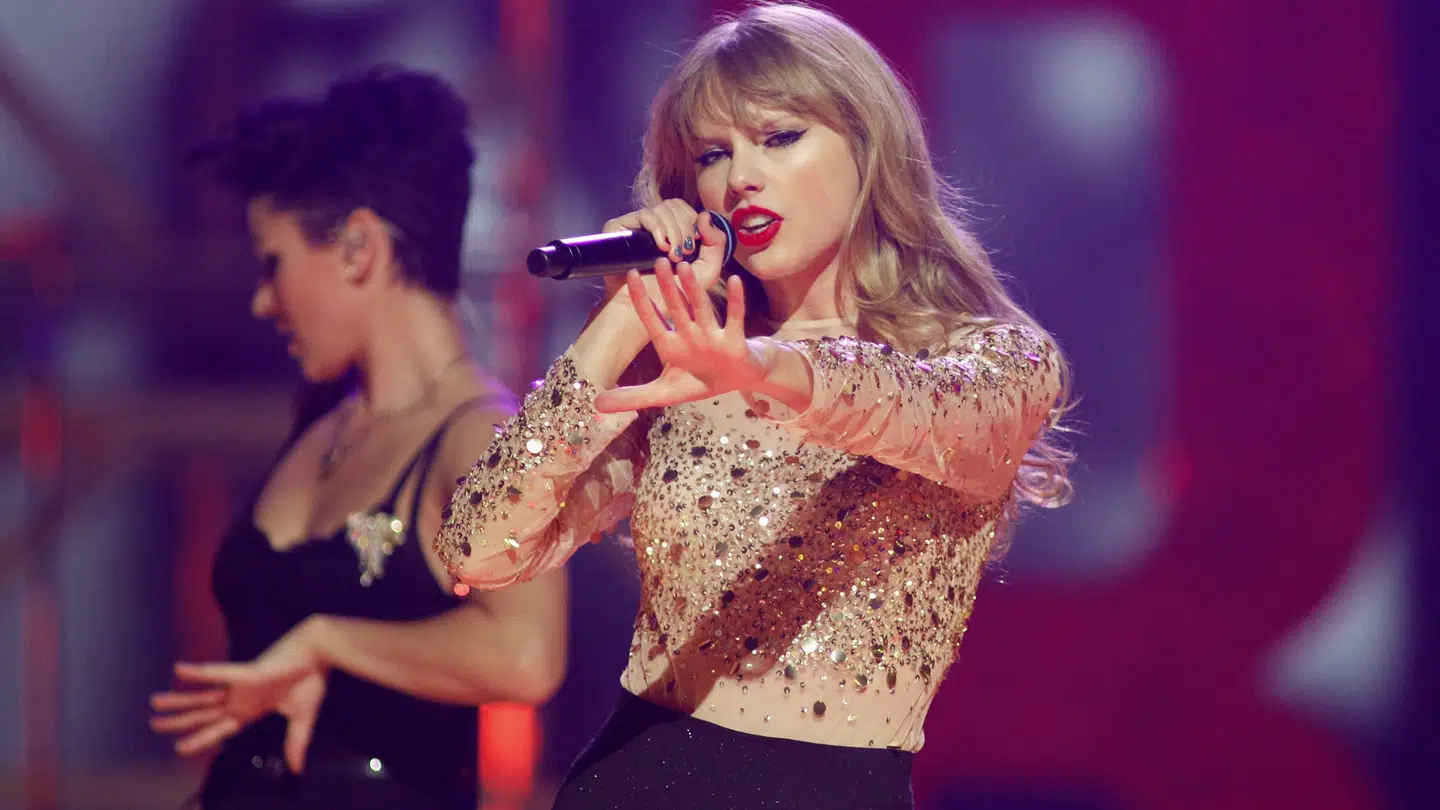 Taylor Swift under en koncert i 2012.