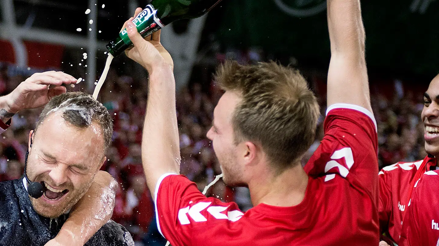 Lars Jacobsen og Christian Eriksen skal have sig en snak om TV 2-ekspertens forudsigelse.