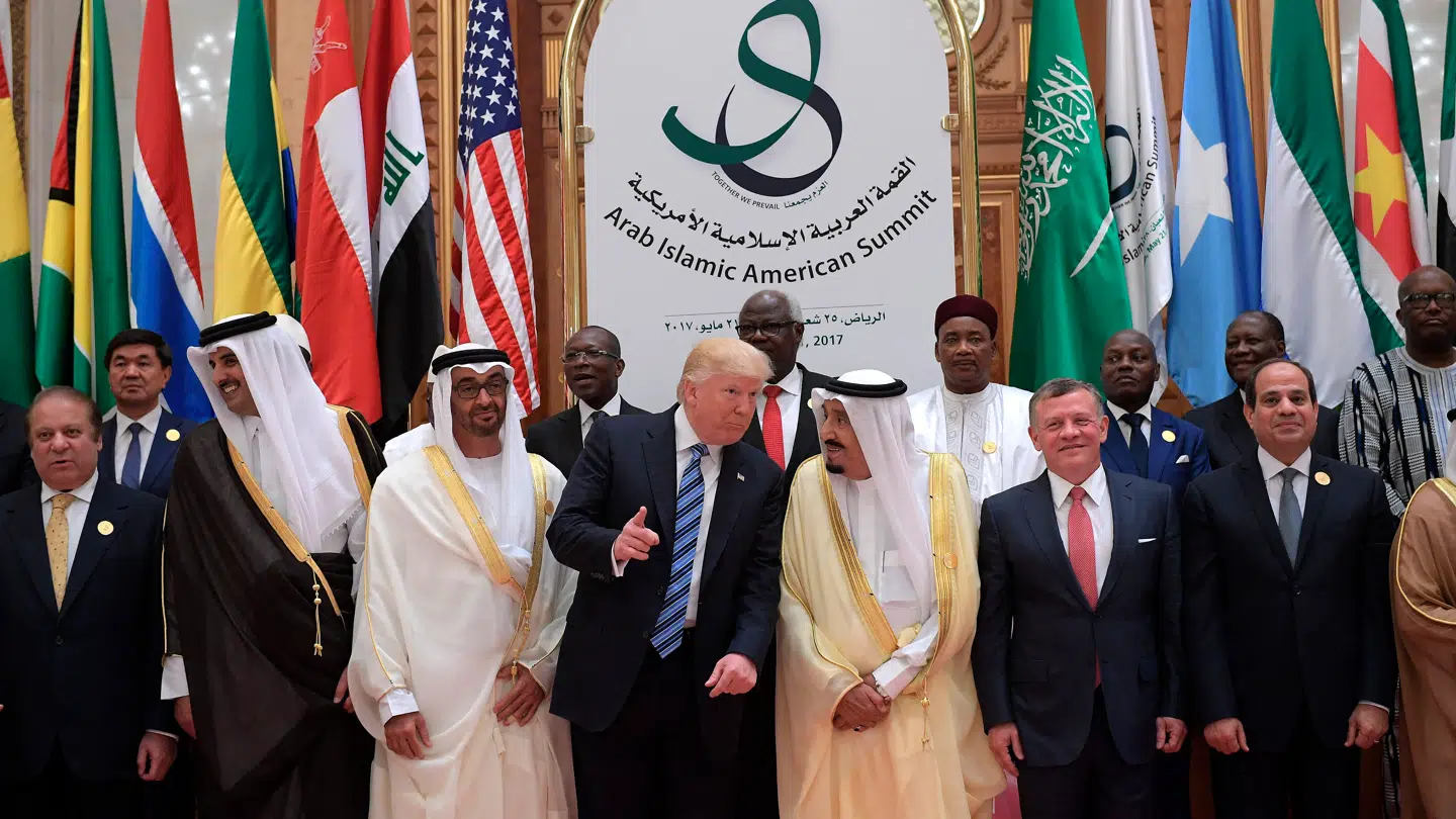 En magtkamp om olie udspiller sig i øjeblikket med forskellige politiske interesser.