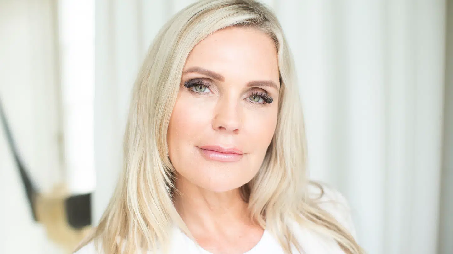 Janni Ree er stadig underlagt fortrolighedsaftalen, som hun og Karsten Ree har indgået. Men det er forlaget, der har udgivet hendes bog (måske) ikke.