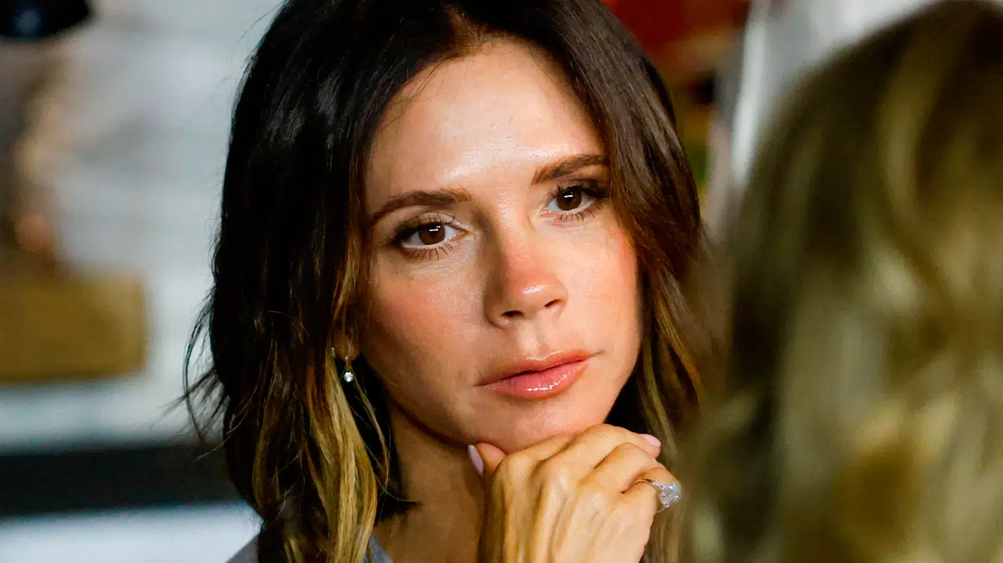 Den britiske modedesigner Victoria Beckham har krævet, at en svensk/norsk model og skuespiller dropper to bogstaver.