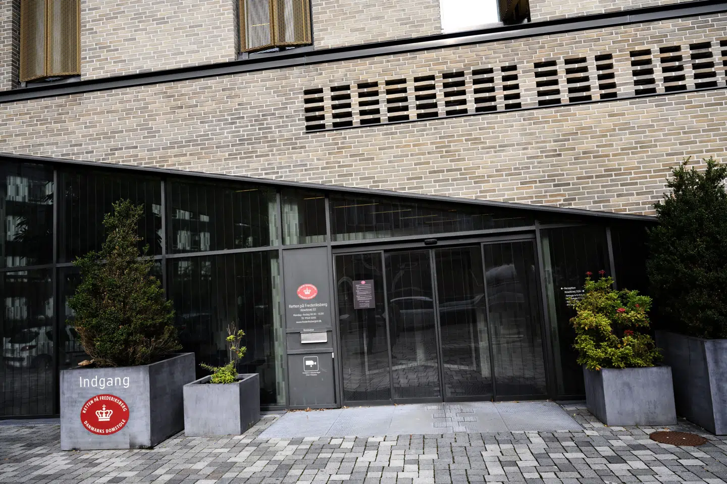 Retten på Frederiksberg indleder tirsdag en sag mod tre mænd, der er tiltalt for at have voldtaget en kvinde på hotellet Cabinn Scandinavia på Frederiksberg. (Arkivfoto).