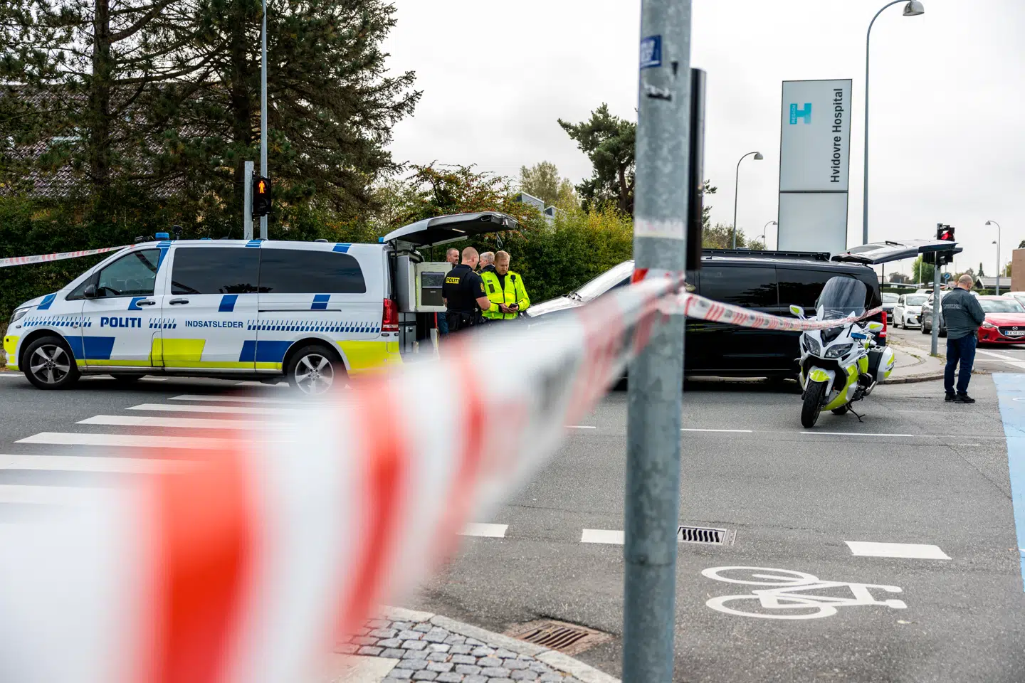 Politiet befinder sig i øjeblikket ved Kettegårds alle.