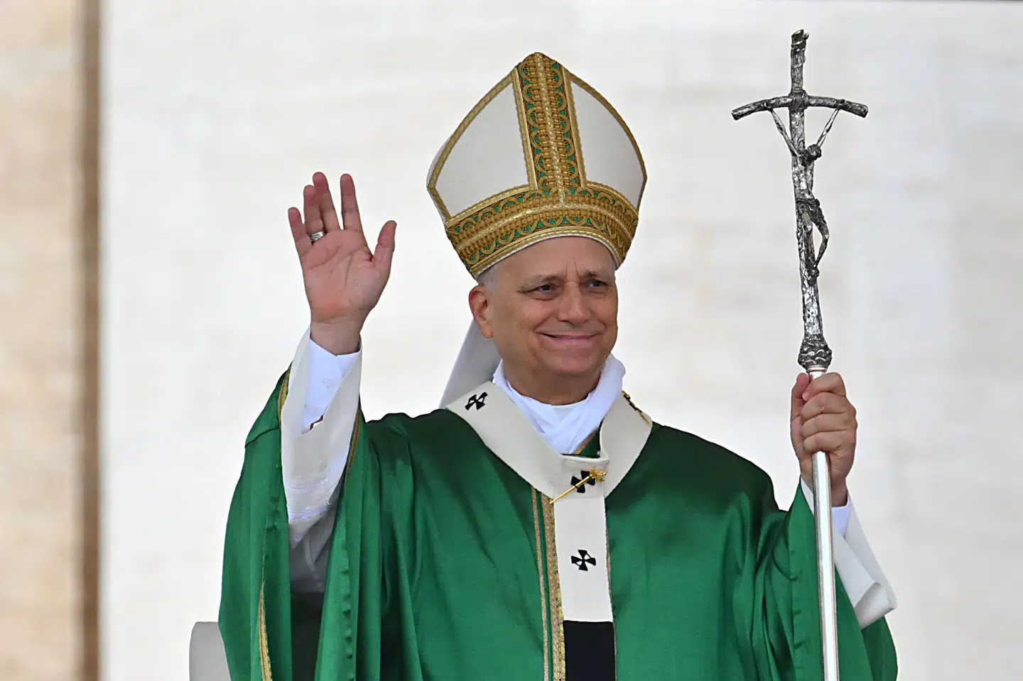 Pave Leo, som vinkede fra Vatikanet søndag, skal ud at rejse senere på året. Til november og december skal han på sine første udlandsrejser som pave. Først skal han til Tyrkiet og derefter til Libanon. (Arkivfoto).