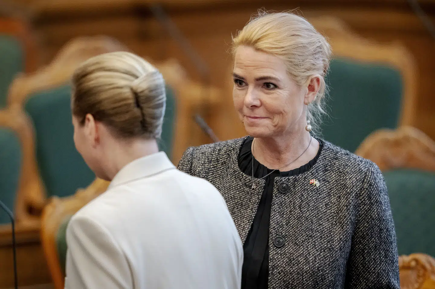 Formand for Danmarksdemokraterne Inger Støjberg og statsminister Mette Frederiksen (S) efter Folketingets åbning. Støjberg havde håbet, at statsministeren ville være kommet med en løsning på de høje fødevarepriser i sin tale.